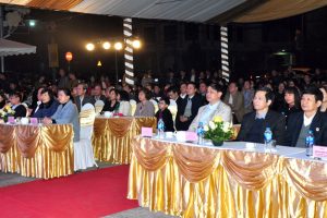 Các đồng chí lãnh đạo tỉnh và thành phố Tuyên Quang dự lễ khai mạc.