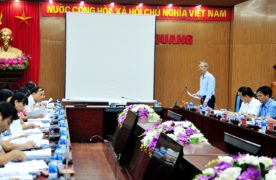 Đồng chí Chủ tịch UBND tỉnh Phạm Minh Huấn chủ trì cuộc họp.