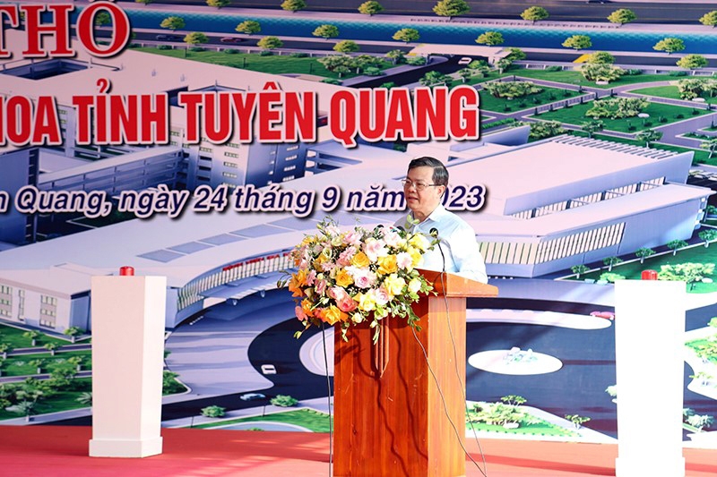 Chủ tịch UBND tỉnh Tuyên Quang Nguyễn Văn Sơn phát biểu tại buổi lễ