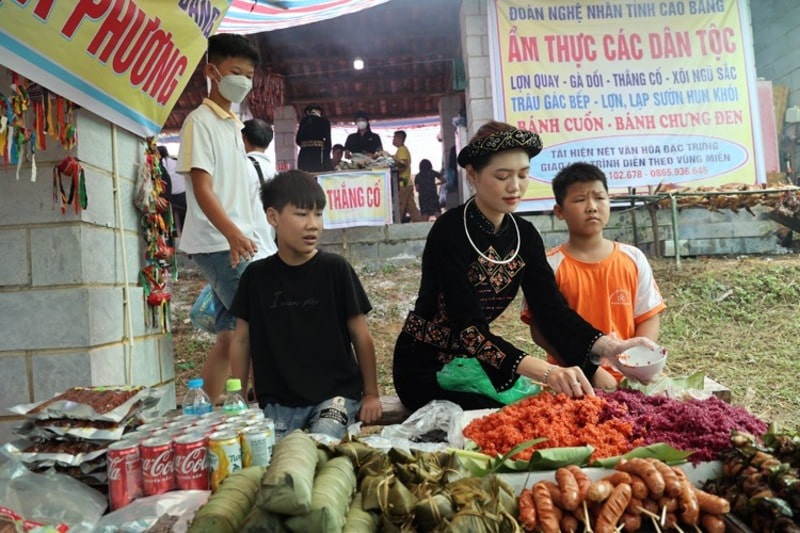 Không gian ẩm thực tại chợ phiên Tuyên Quang