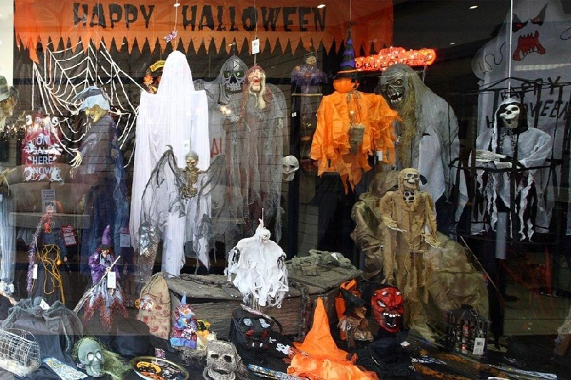 Cửa hàng bán đồ hóa trang Halloween tại Hà Nội mặt hàng đa dạng
